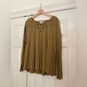 Old Navy olive green lace cutout neckline top XL
